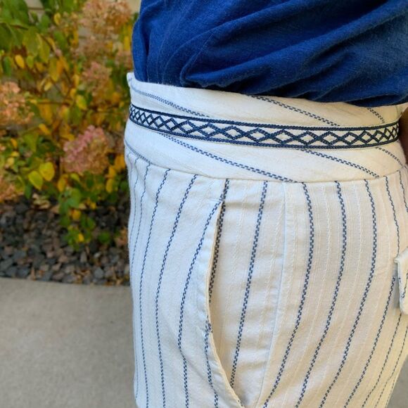 Talbots white/narrow blue stripes capris, size 6 - Picture 5 of 10